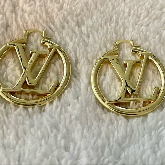 Restocked!! Earrings… Silver or Gold Earrings - LV - Picture 2 of 7